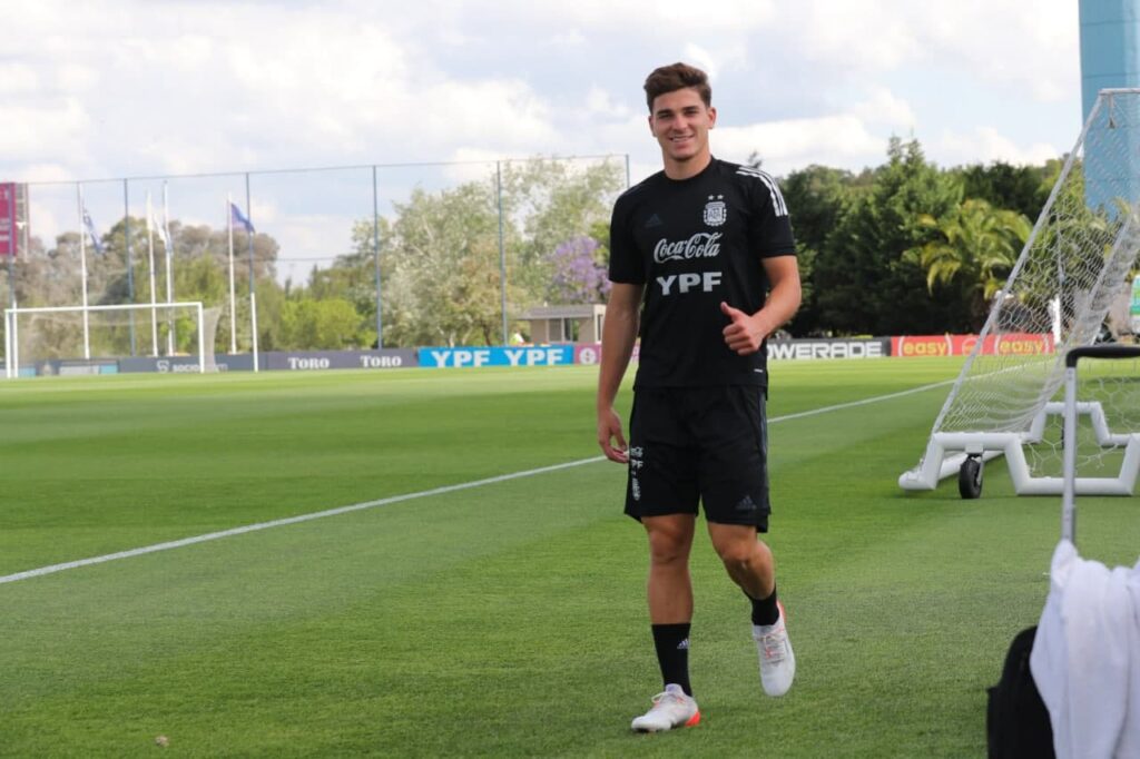 Manchester City buy Alvarez